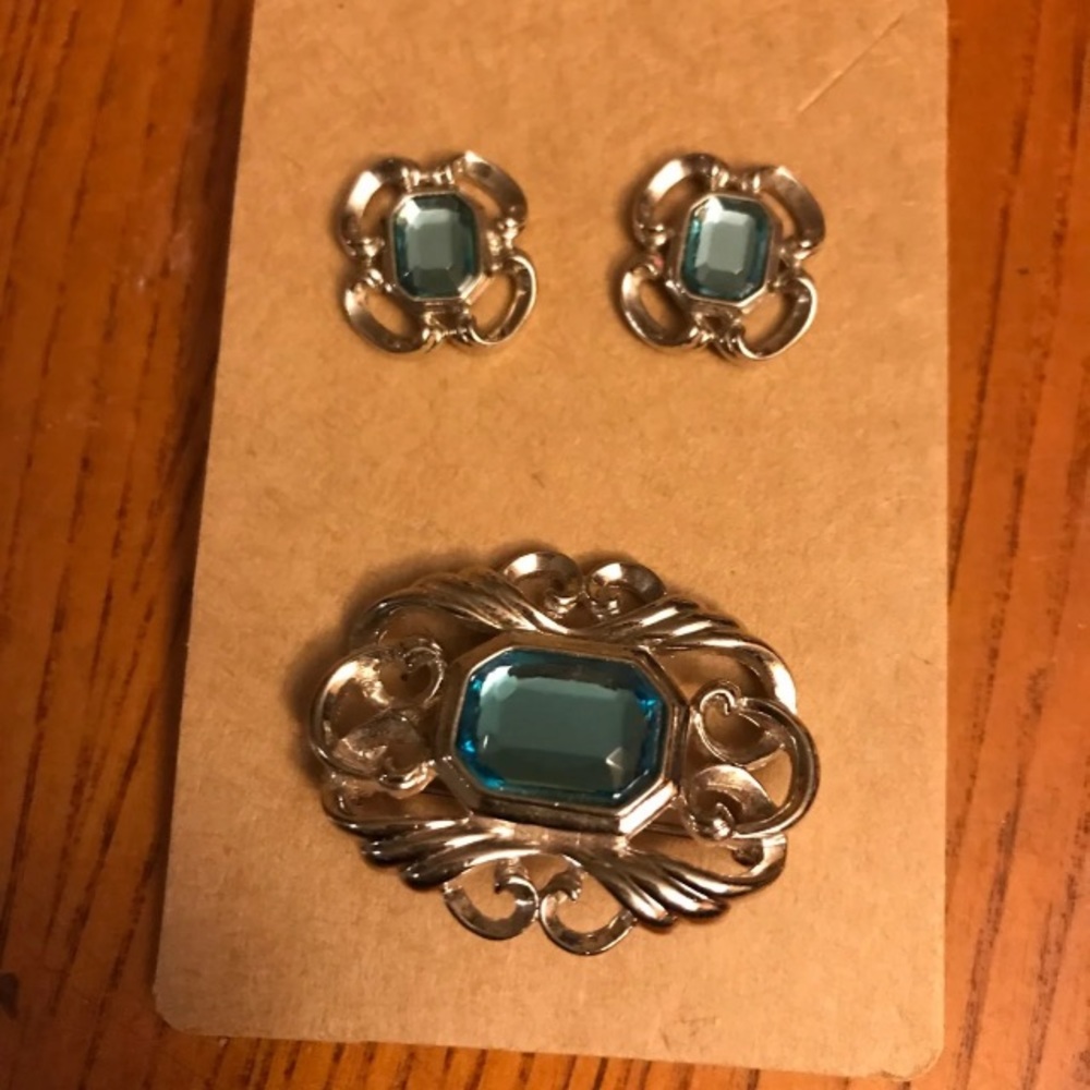 Vintage Avon Earring and Pin Set